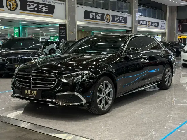 Фотография автомобиля — Mercedes-Benz E-Class