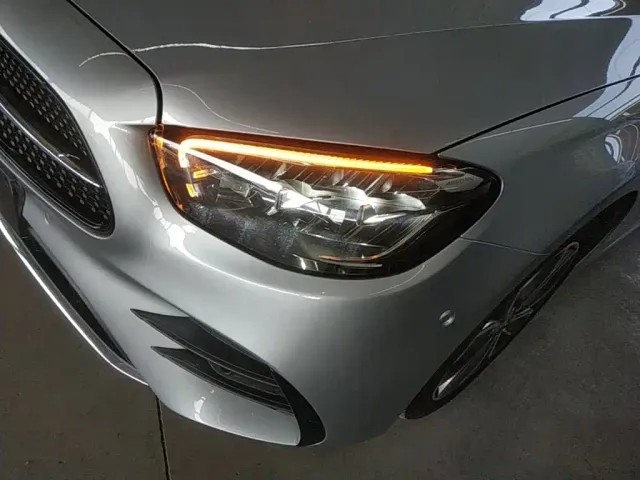 Mercedes-Benz E-Class — Фото автомобиля 23