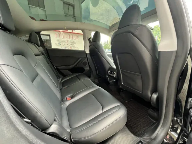 Tesla Model Y — Фото автомобиля 9