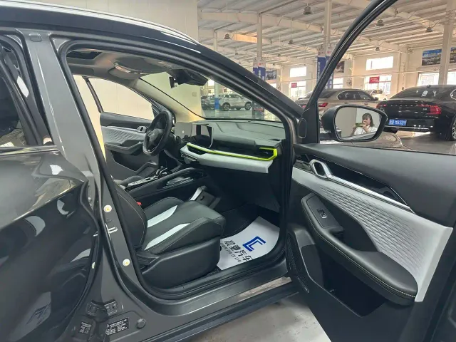 Geely Binyue — Фото автомобиля 14