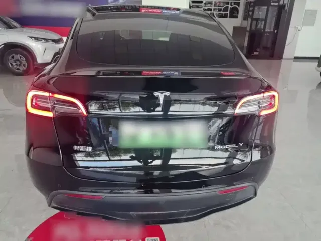 Tesla Model Y 2022 Facelift Rear-Wheel Drive Version — Фото автомобиля 5