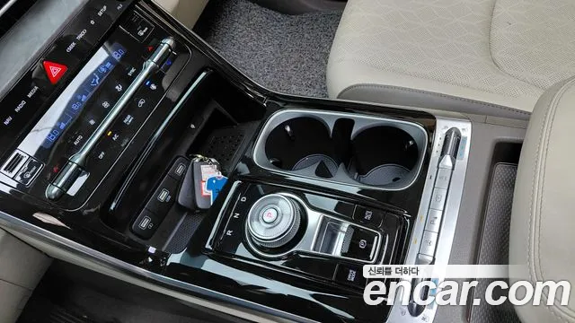 Kia Carnival Generation 4 — Фото автомобиля 12