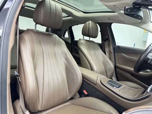 Mercedes-Benz E-Class — Фото автомобиля 16