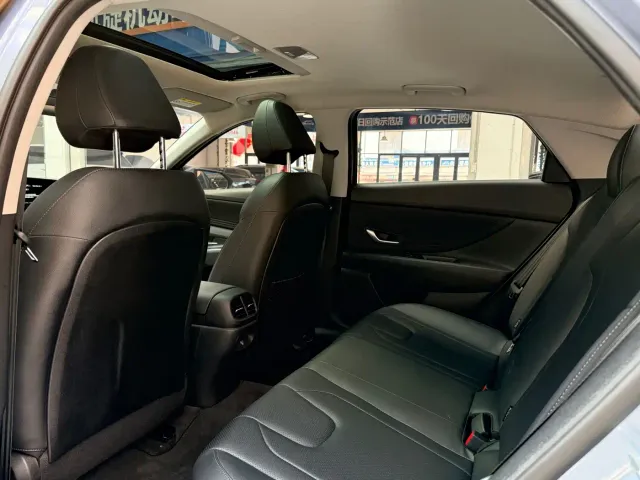 Hyundai Elantra — Фото автомобиля 12