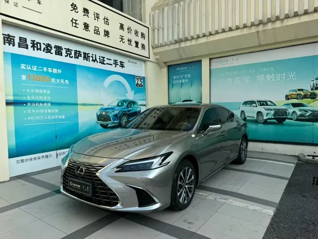Фотография автомобиля — Lexus ES