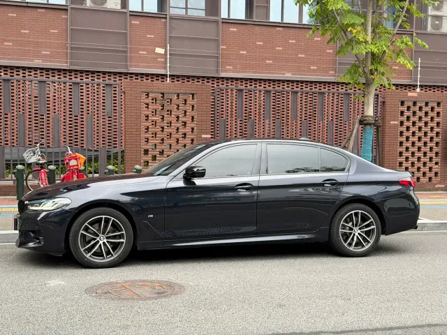 BMW 5 Series — Фото автомобиля 3