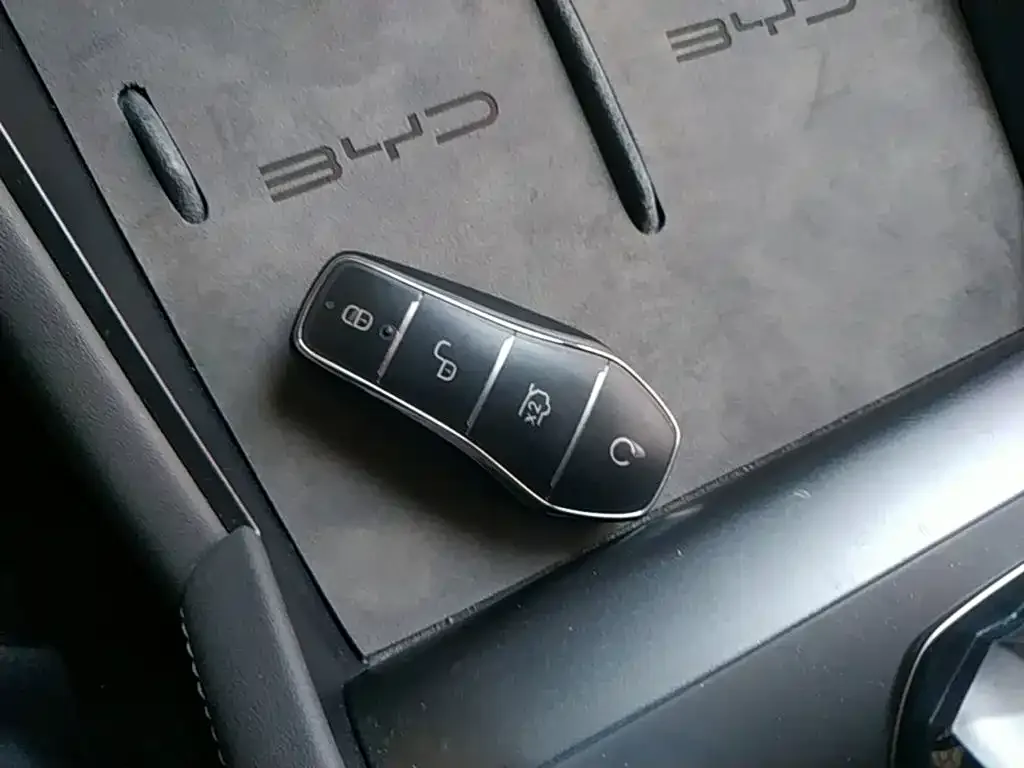 BYD Qin L 2024 DM-i 120KM Excellence Model — Фото автомобиля 8
