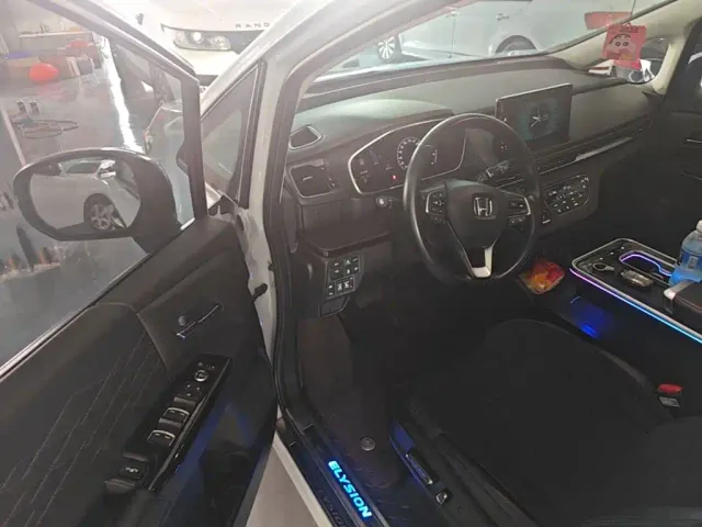 Honda Elysion — Фото автомобиля 11