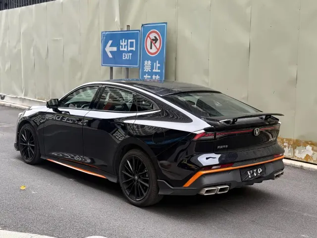 Changan Changan UNI-V 2024 1.5T Deluxe Sport — Фото автомобиля 9