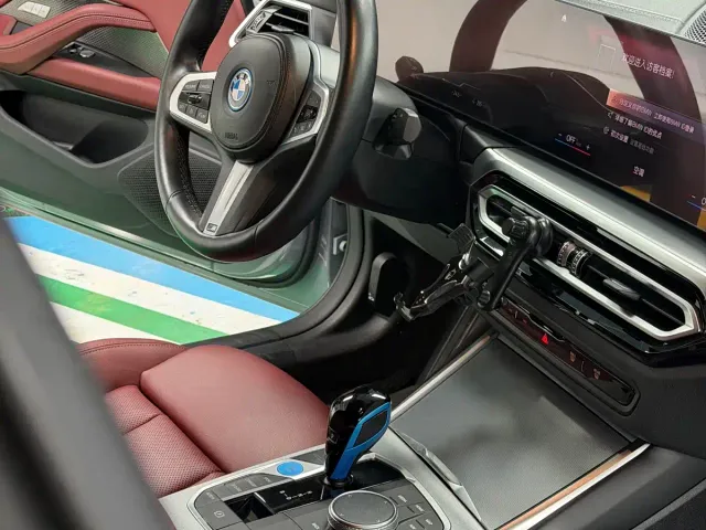 BMW i4 — Фото автомобиля 17