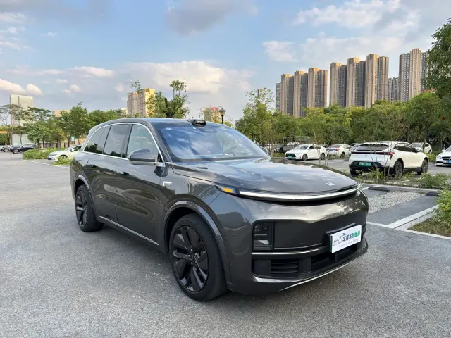 Li Auto L8 — Фото автомобиля 3