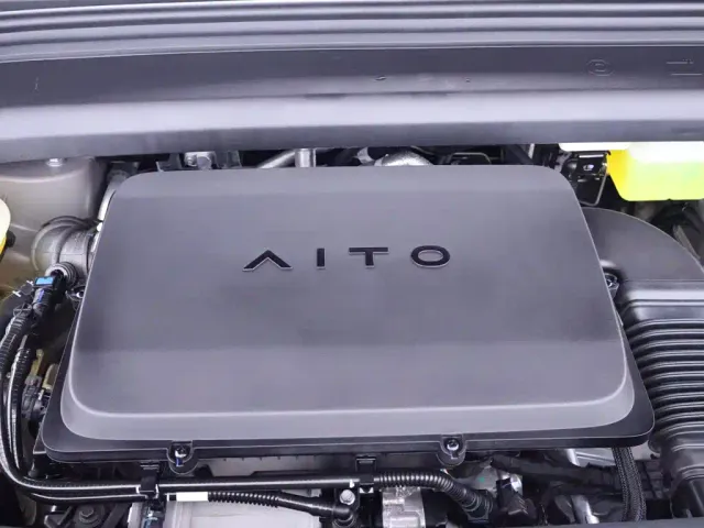 Aito M8 — Фото автомобиля 30