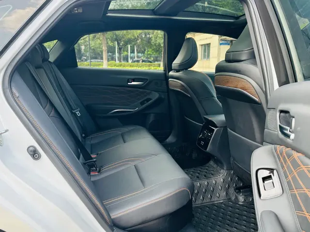 Toyota Avalon 2024 Hybrid 2.0L Luxury Edition — Фото автомобиля 15