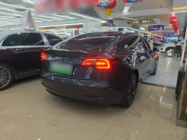 Tesla Model 3 — Фото автомобиля 6