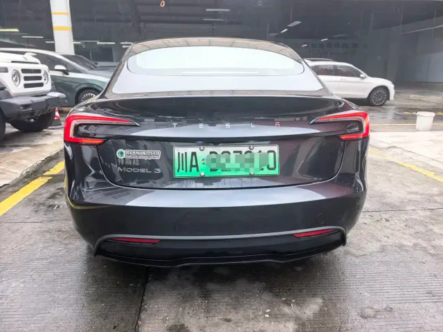 Tesla Model 3 — Фото автомобиля 4