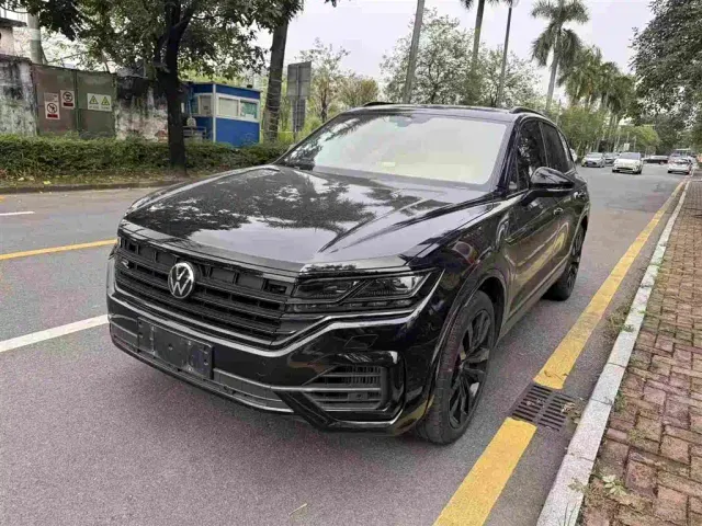 Фотография автомобиля — Volkswagen Touareg