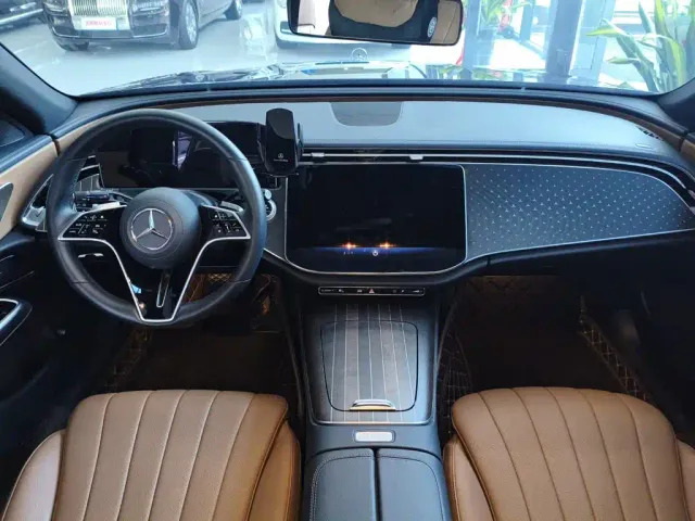 Mercedes-Benz E-Class — Фото автомобиля 16