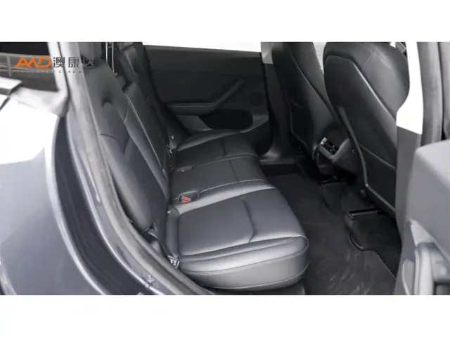 Tesla Model Y — Фото автомобиля 8