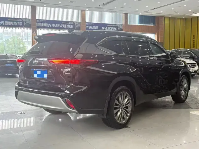Toyota Highlander — Фото автомобиля 4
