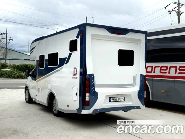 Hyundai Staria Staria 2WD автодом — Фото автомобиля 2