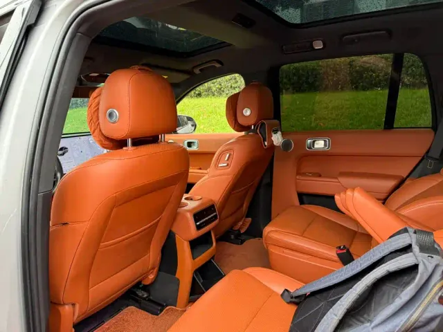 Li Auto L8 — Фото автомобиля 11