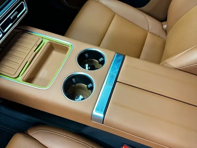 Li Auto L9 — Фото автомобиля 6