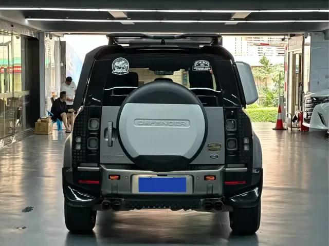 Land Rover Defender — Фото автомобиля 5