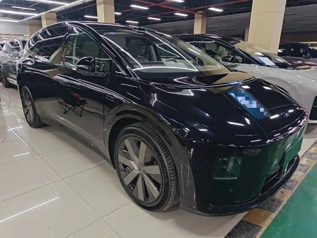 Li Auto i8 — Фото автомобиля 3