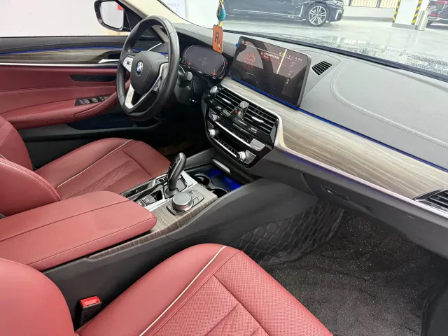 BMW 5 Series — Фото автомобиля 7