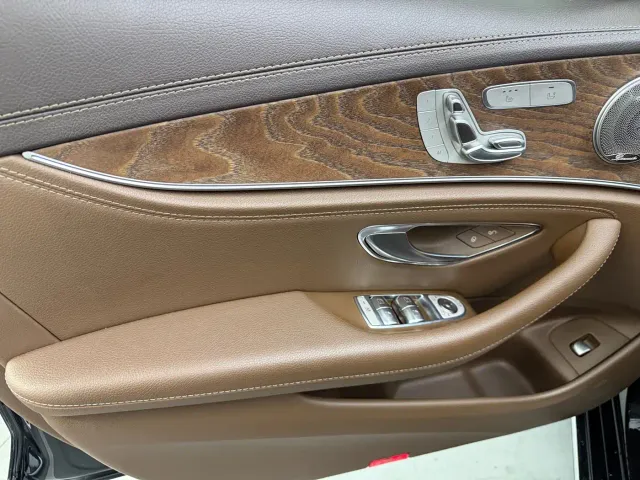 Mercedes-Benz E-Class — Фото автомобиля 12
