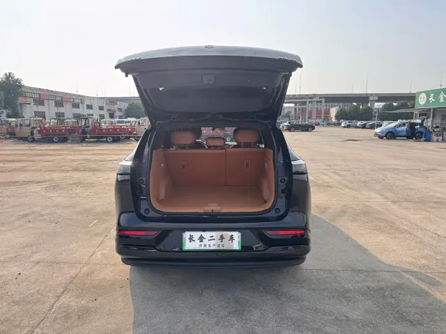 Dongfeng Aeolus Dongfeng Aeolus L8 2025 Plug-in Hybrid — Фото автомобиля 22