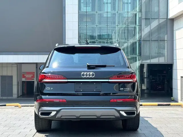 Audi Q7 — Фото автомобиля 8
