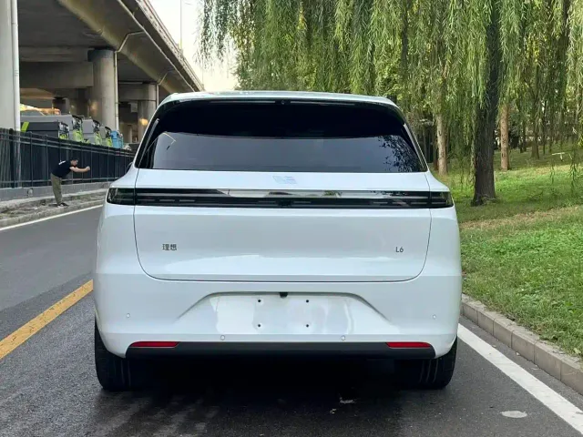 Li Auto L6 — Фото автомобиля 4