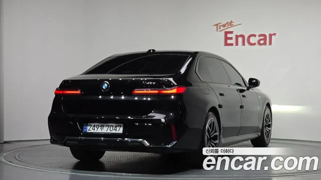 BMW 7-Series — Фото автомобиля 2