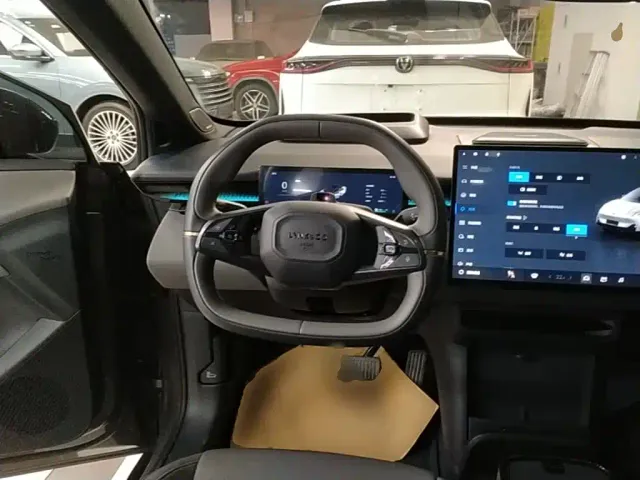 Lynk & Co Z20 — Фото автомобиля 10