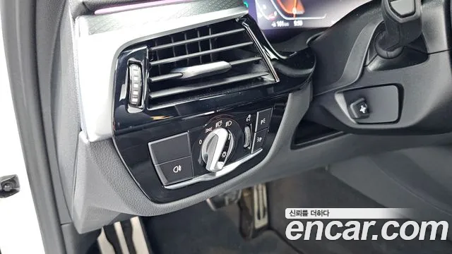 BMW 5 Series G30 — Фото автомобиля 16