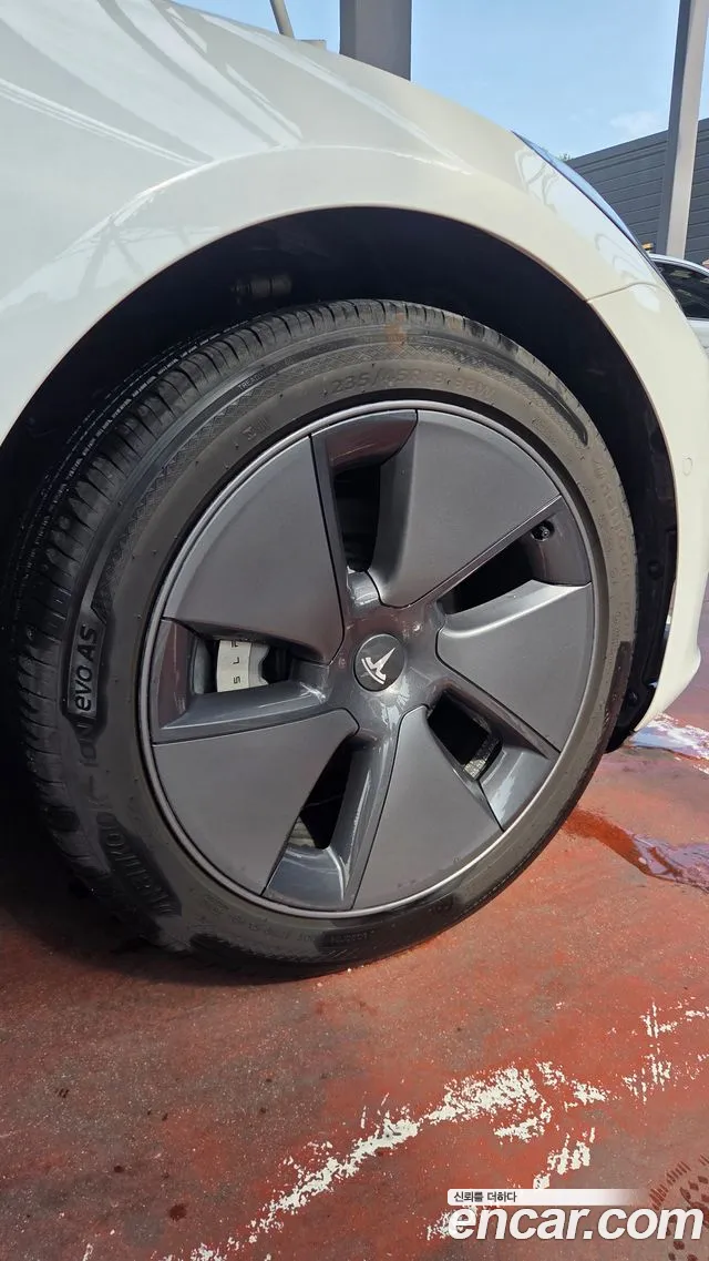 Tesla Model 3 — Фото автомобиля 7