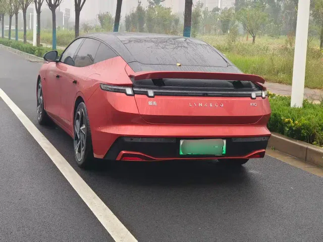 Lynk & Co Z10 — Фото автомобиля 4