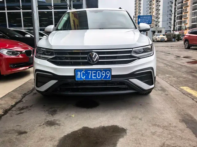 Фотография автомобиля — Volkswagen Tiguan L