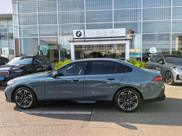 BMW 5 Series — Фото автомобиля 16