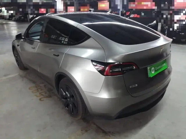 Tesla Model Y — Фото автомобиля 4