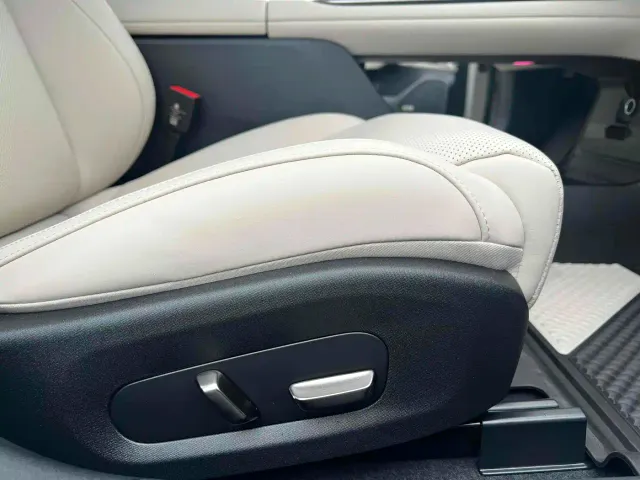 Xiaomi SU7 — Фото автомобиля 12