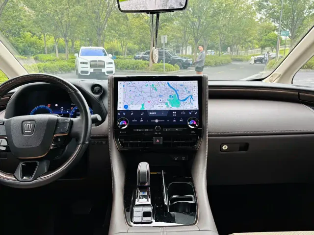 Toyota Vellfire — Фото автомобиля 8