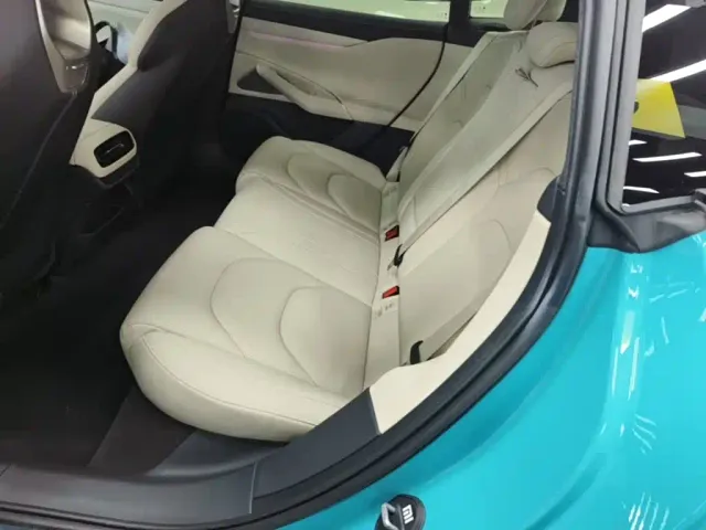 Xiaomi SU7 — Фото автомобиля 16