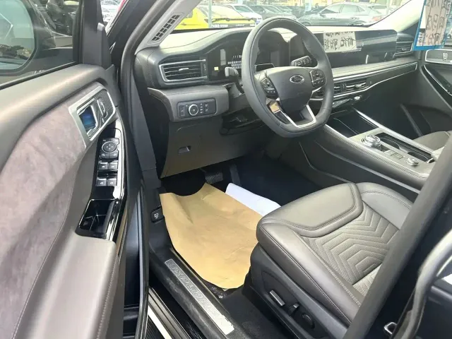 Ford Explorer — Фото автомобиля 4