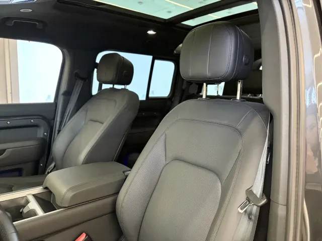 Land Rover Defender — Фото автомобиля 9