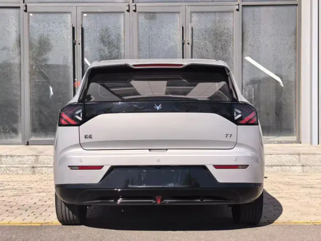Arcfox T1 — Фото автомобиля 7
