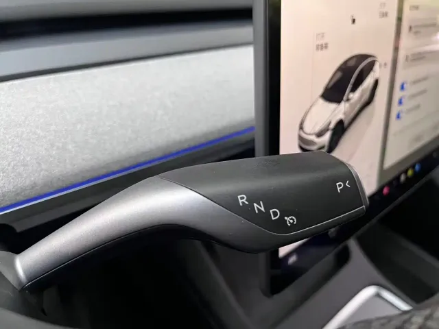 Tesla Model Y — Фото автомобиля 7