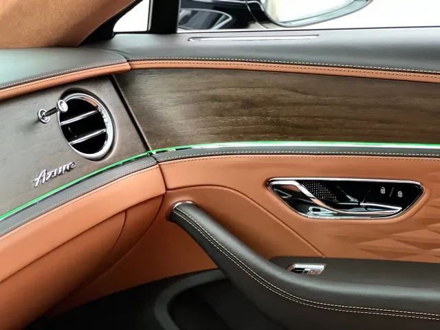 Bentley Flying Spur — Фото автомобиля 17