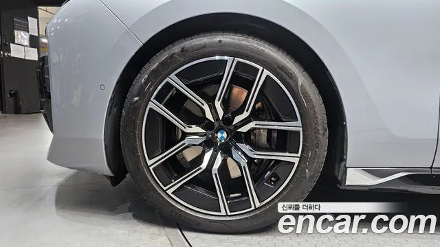 BMW 7-Series 7 серия (G70) 740i sDrive M Sport — Фото автомобиля 5